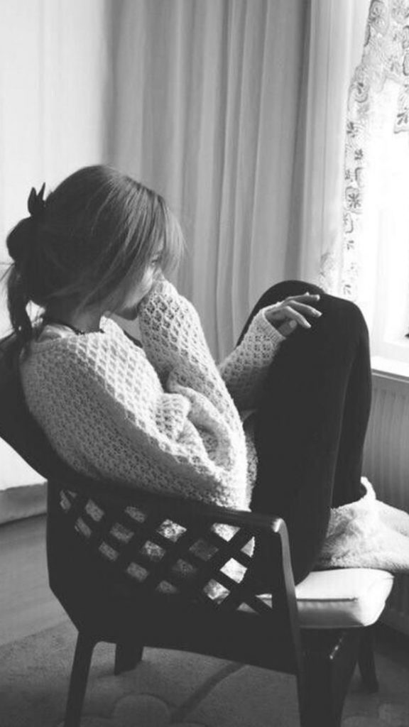 خلفيات سوداء حزينة بنات ٥
