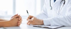 من نزل عليها افرازات بنية بعد الترجيع وطلعت حامل