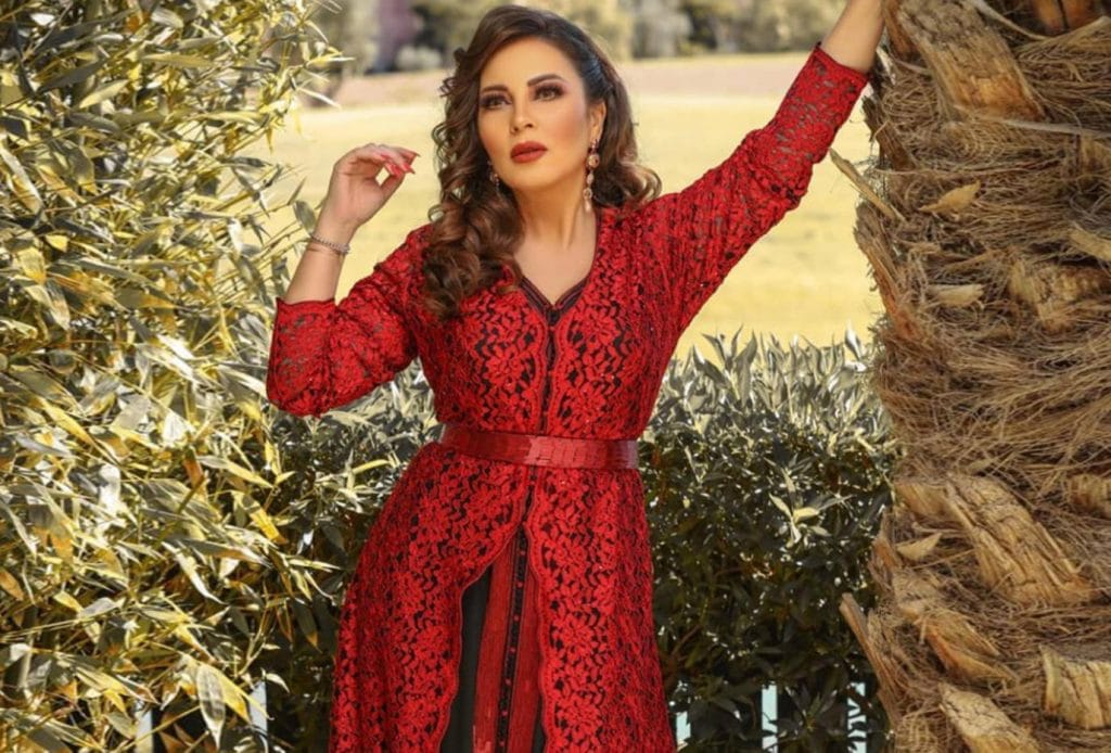بيسيات عن الفستان الأحمر 5