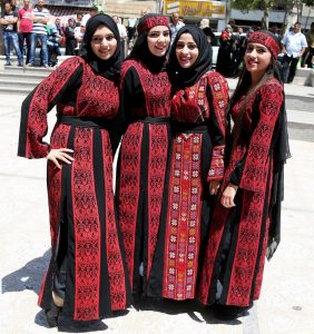 غزل عن الثوب الفلسطيني