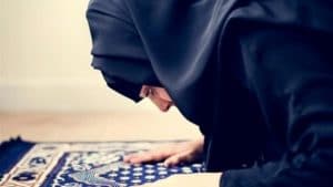 إزالة علامة الصلاة في القدم
