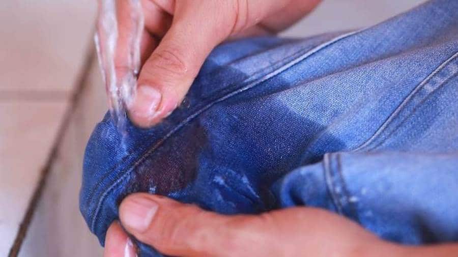 إزالة بقع الدم من الجينز
