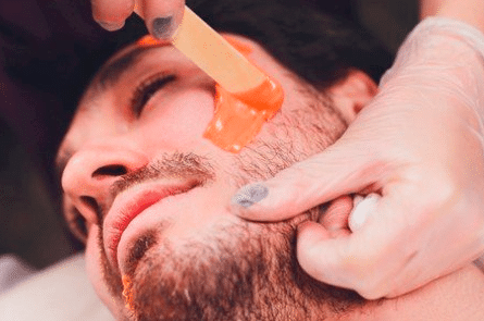 إزالة شعر الوجه بالشمع للرجال