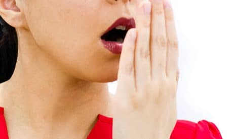 كيف أعرف أن رائحة الفم من المعدة