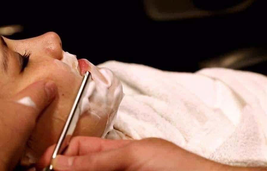 إزالة شعر الوجه بالشفرة فلامنجو