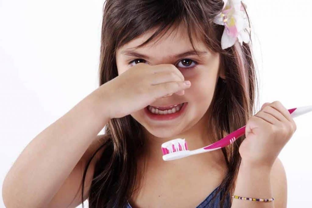 علاج رائحة الفم الكريهة عند الأطفال بالأعشاب