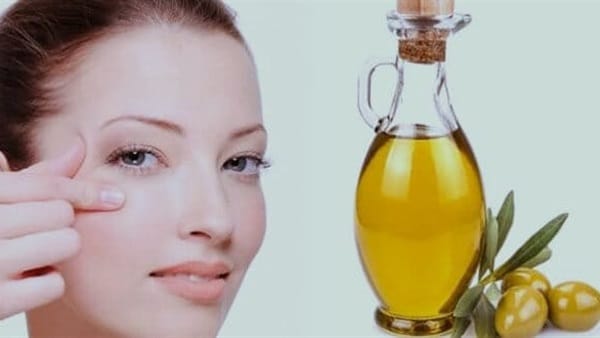 أضرار زيت الزيتون تحت العين 