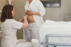 افضل دكتور يسوي عملية شد البطن في الرياض