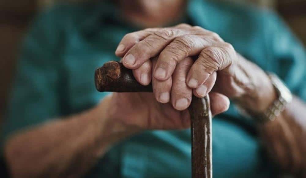 ابيات شعر في كبار السن