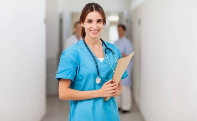تخصصات التمريض في الامارات