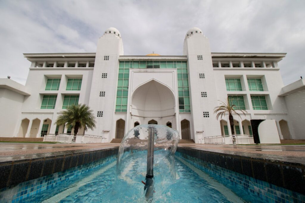 منحة جامعة البخاري ماليزيا 2022
