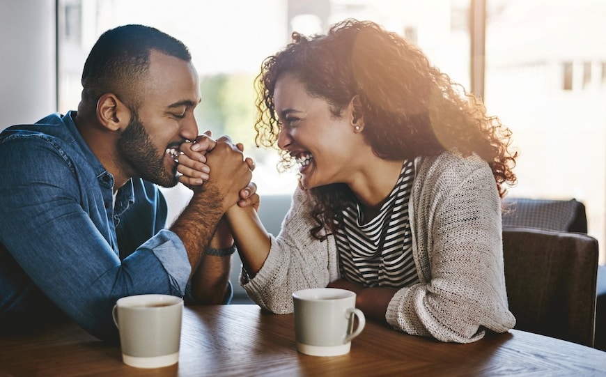 كيف تجعل شخص يتعلق بك علم النفس