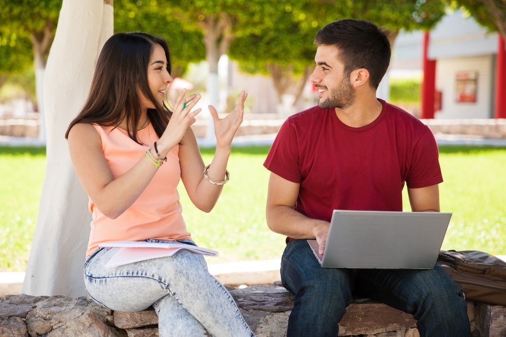 كيف تتحدث مع النساء