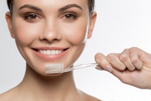 وصفة سحرية لعلاج اصفرار الأسنان