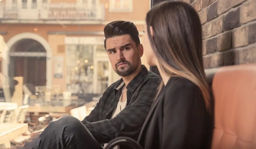 علامات خيانة الزوج في السفر