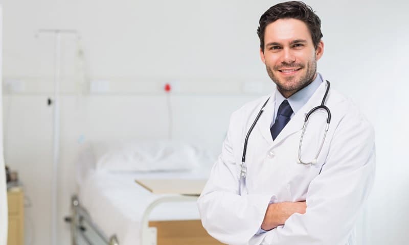 كم راتب الدكتور في الكويت