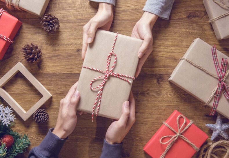 حُكم الهديّة والصّدقة