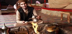 الفرق بين العادات والتقاليد في الماضي والحاضر