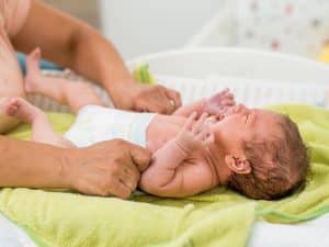تجاربكم مع براز الرضيع أخضر