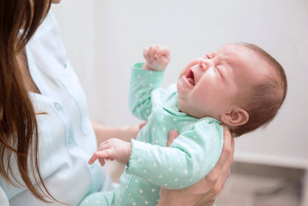 تجاربكم مع مغص الرضع