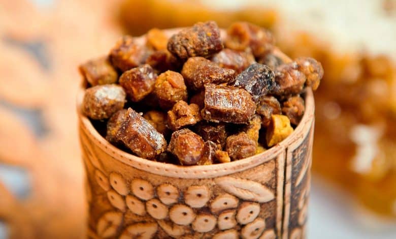 فوائد العكبر للنساء