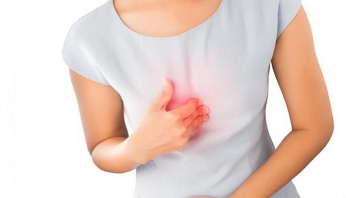 هل ارتجاع المريء يسبب غصة في الحلق