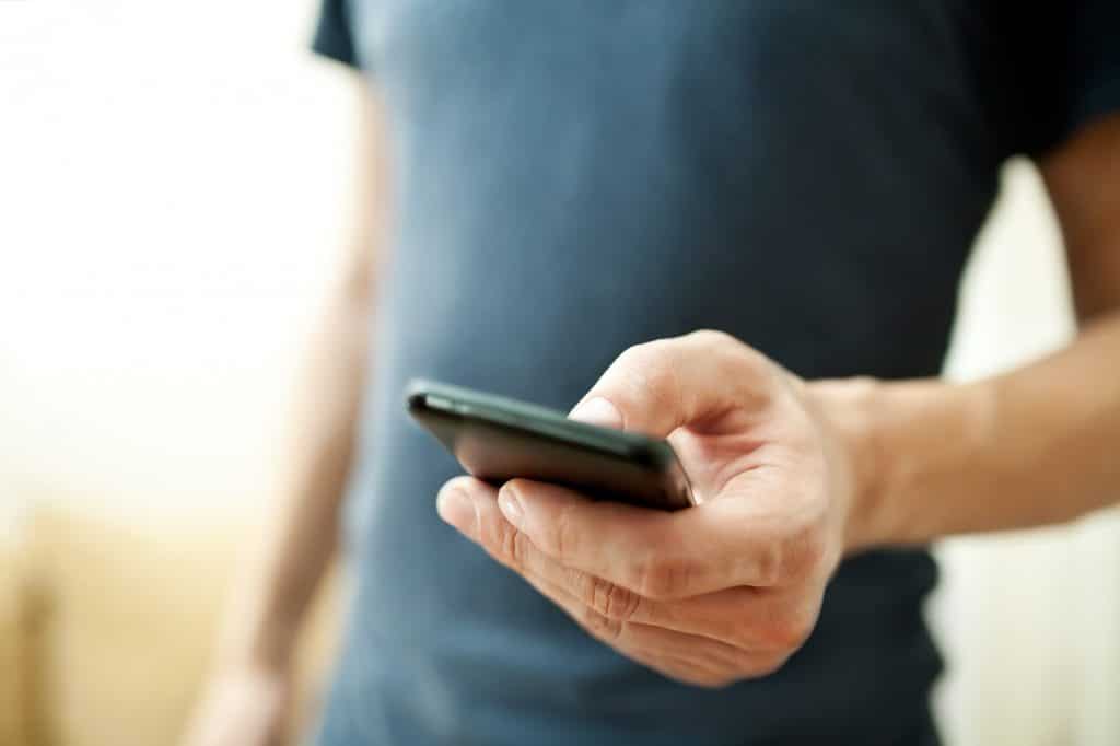 لماذا لا يرد الرجل على رسائل حبيبته