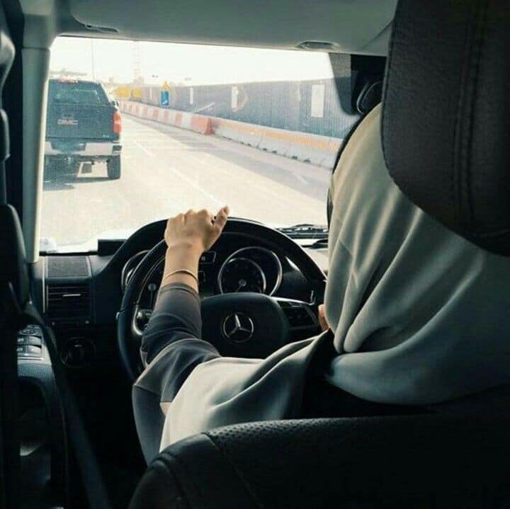رمزيـات بنات محجبات مع سيارات 4