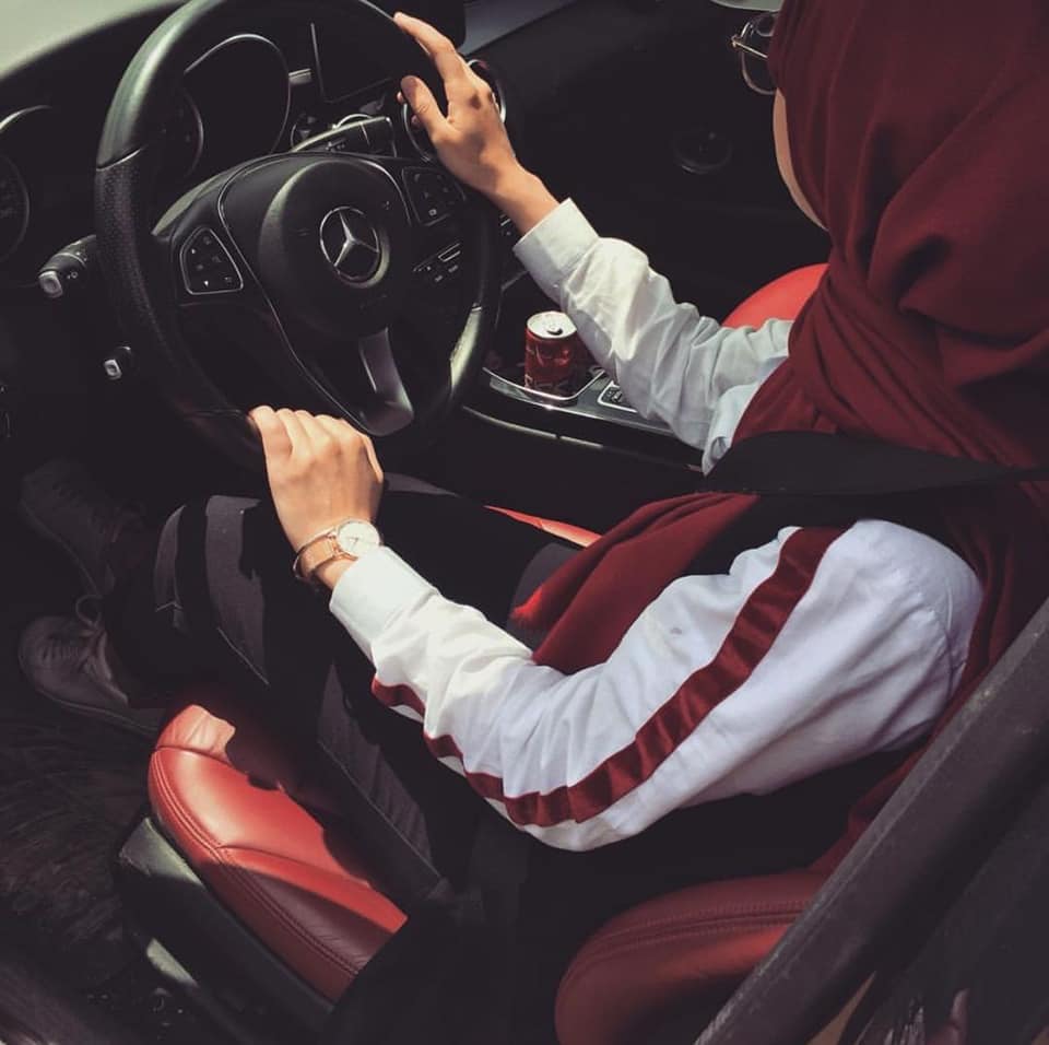 رمزيـات بنات محجبات مع سيارات 5