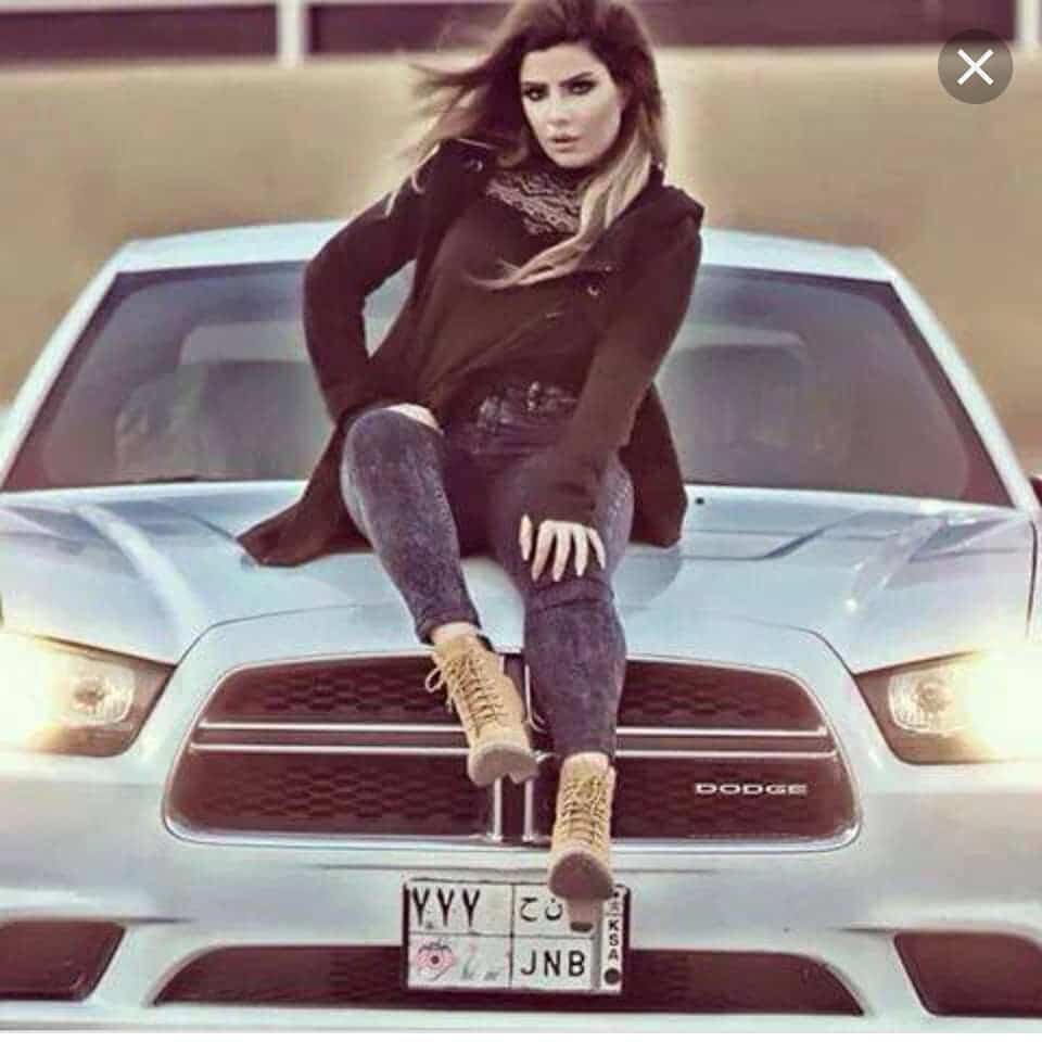 رمزيـات بنات مع سيارات 3
