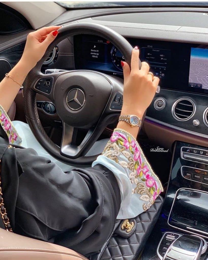 رمزيات بنات سيارات انستقرام 2