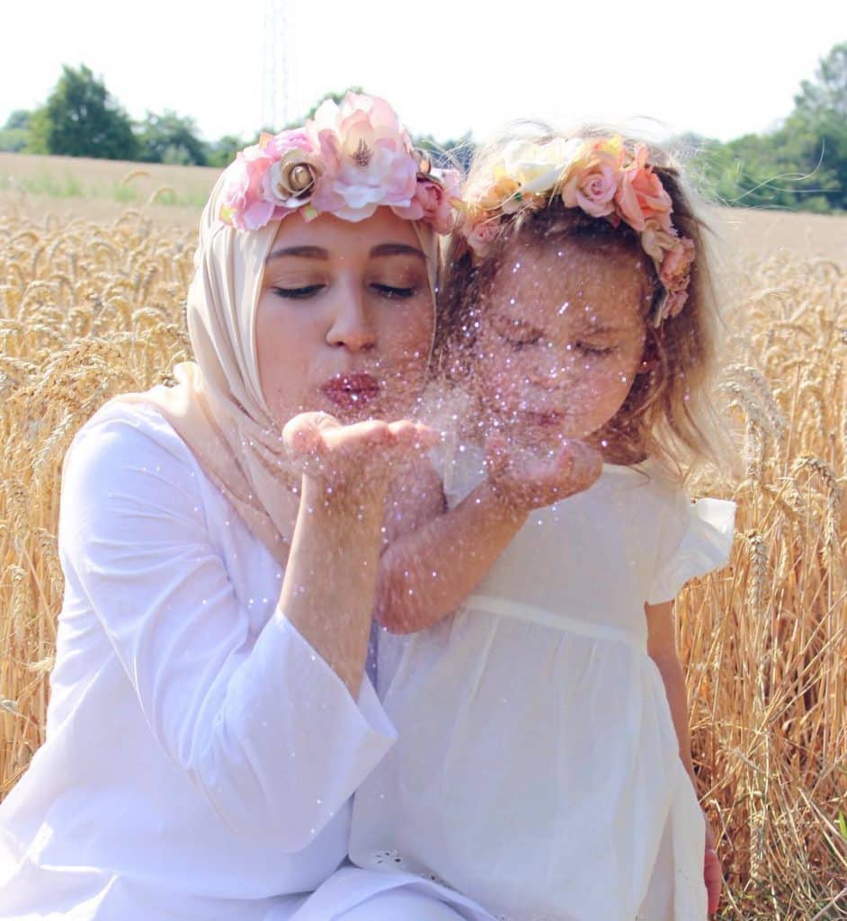 رمزيـات ام وبنتها 4
