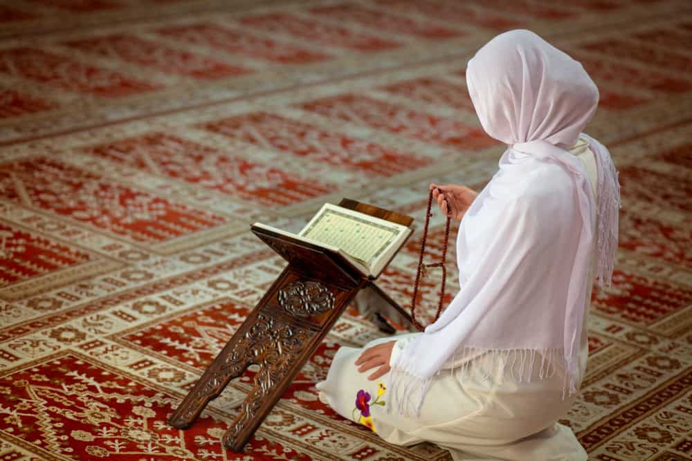 بنات تصلي وتدعي 2