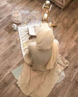 بنات تصلي وتدعي 3
