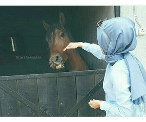 خلفيات خيول مع بنات محجبات 4