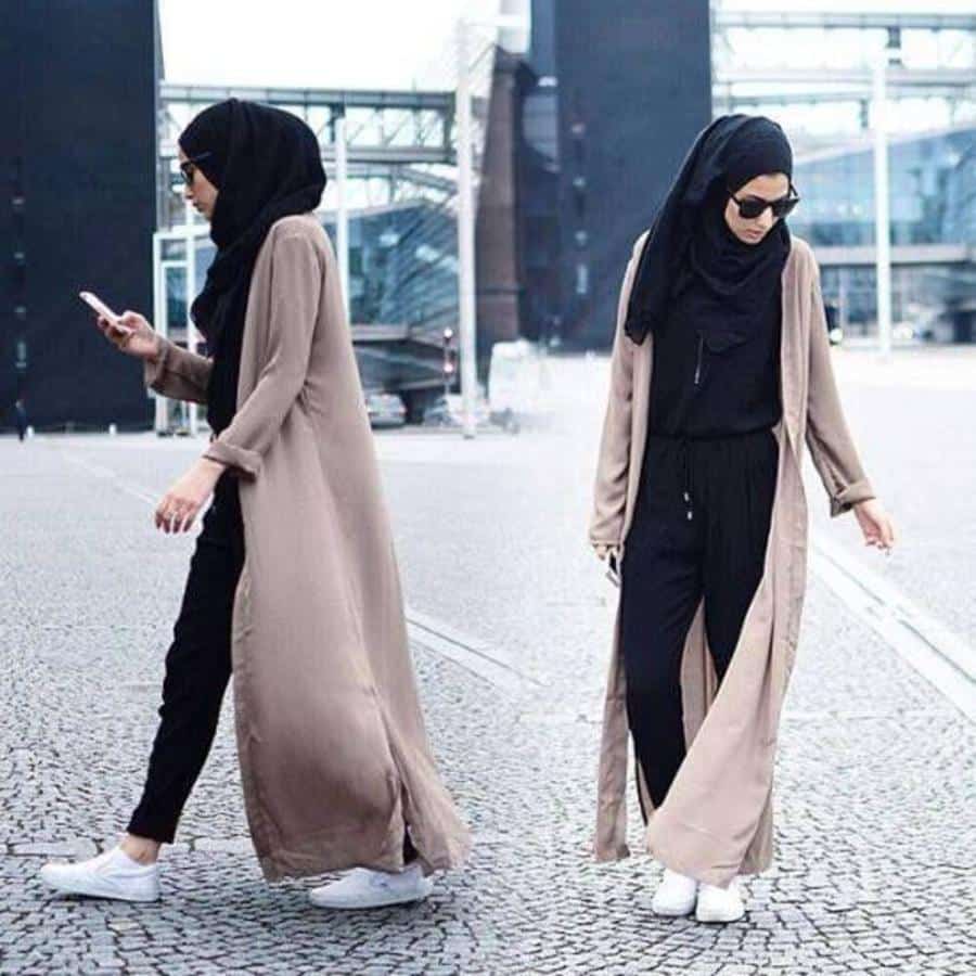 تنسيق اللون البيج مع الأسود 4