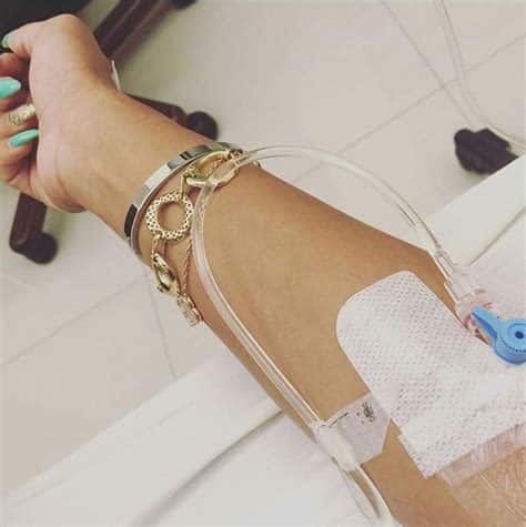 يد فيها مغذي سناب 4