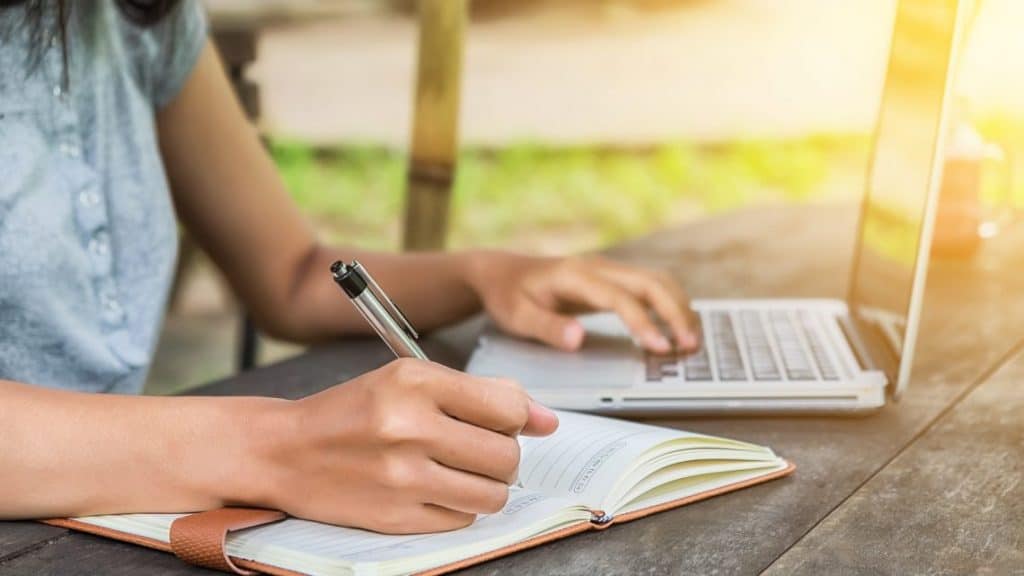 أفضل لاب توب للدراسة