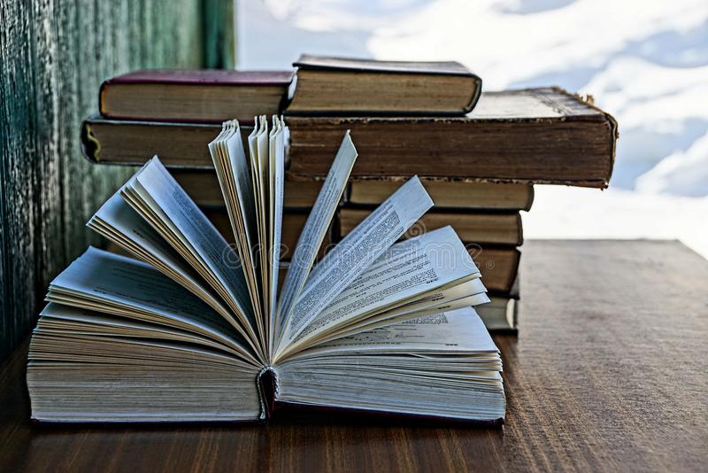 خلفيـات كتب مفتوحة  1
