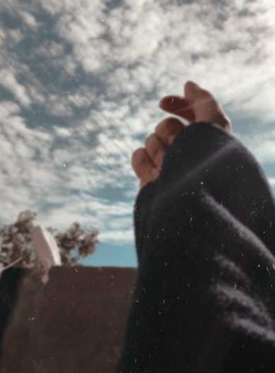 رمزيـات ايادي بنات في السماء 5