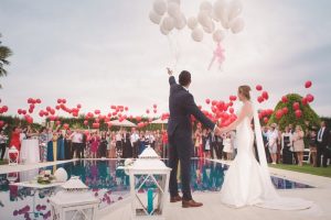مميزات وعيوب الزواج من نفس السن