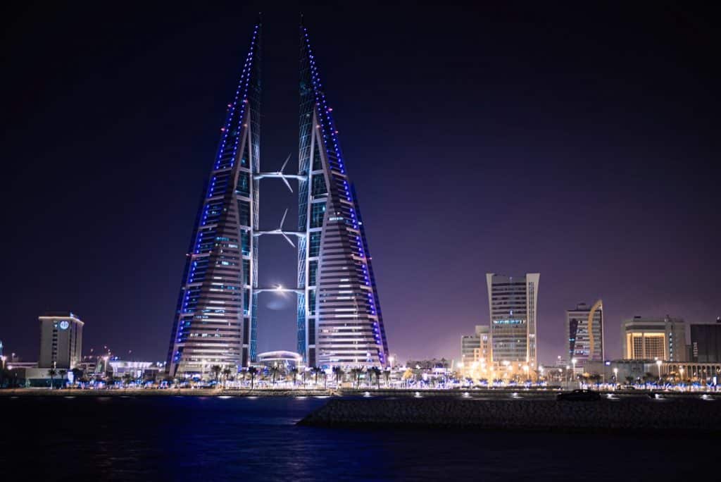 سلبيات العيش في البحرين