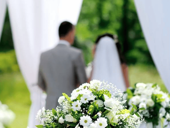 مميزات وعيوب الزواج من نفس السن