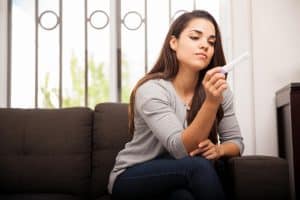 متى تظهر أعراض الحمل بعد التبويض