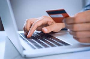 مزايا وعيوب وسائل الدفع الالكترونية