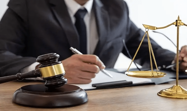كيف تصبح محامي في الامارات