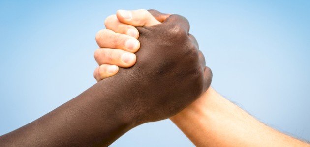 موضوع عن العنصرية بالفرنسية