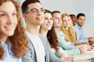 ايجابيات وسلبيات الدراسة في الخارج