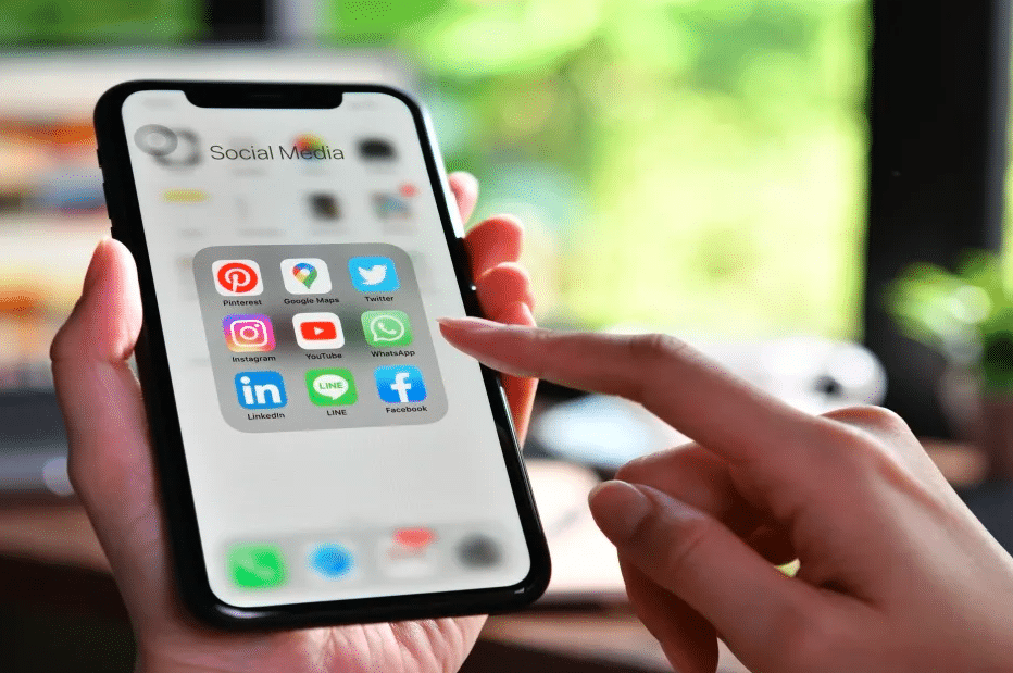 إيجابيات وسلبيات مواقع التواصل الاجتماعي