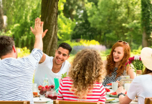 إيجابيات وسلبيات الصداقة